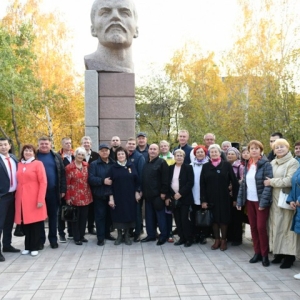В Саяногорске открыли памятник Владимиру Ленину 
