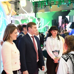 «Хакасия - одна из жемчужин» - Валентин Коновалов дал интервью на международной выставке