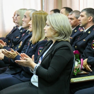 Глава Хакасии наградил отличившихся полицейских 