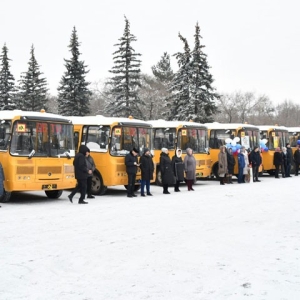 Хакасия получила еще 21 школьный автобус