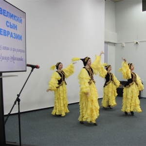 В столице Хакасии отметили 95 лет со дня рождения Чингиза Айтматова