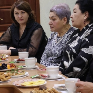 В администрации Алтайского района поздравили представителей старшего поколения