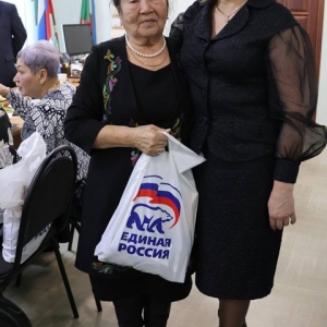В администрации Алтайского района поздравили представителей старшего поколения