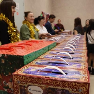 На новогодний праздник в Алтайском районе собрали лучших школьников