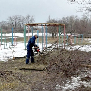Бригада из Хакасии помогает ликвидировать последствия снегопада в ЛНР