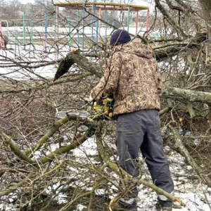 Бригада из Хакасии помогает ликвидировать последствия снегопада в ЛНР