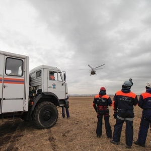 В Хакасии спасателей учили прыгать с вертолета без парашюта 