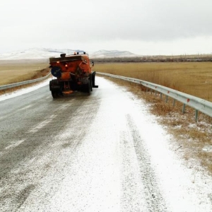 На весенних дорогах Хакасии работает спецтехника «ДСК 77»