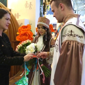 Еще одна пара из Хакасии соединила сердца на Всероссийском свадебном фестивале