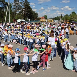 Выпускникам детсадов Алтайского района устроили грандиозный выпускной