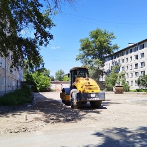 Возле Дома волонтеров Абакана завершается благоустройство территории