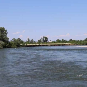 В столице Хакасии укрепляют берега реки Абакан