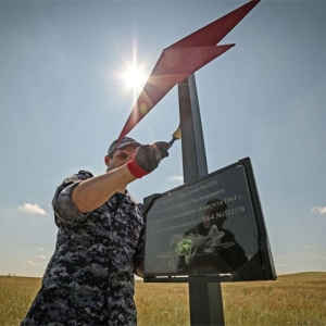 Росгвардейцы в Хакасии привели в порядок мемориалы летчикам
