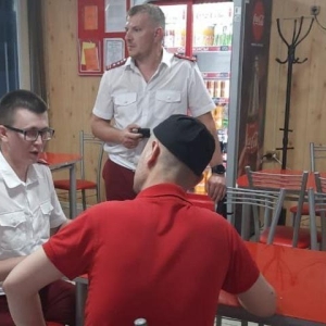 В Минусинске восемь человек отравились шаурмой из местного кафе