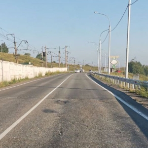 Сползающая дорога на границе Хакасии и Красноярского края не дает покоя автомобилистам