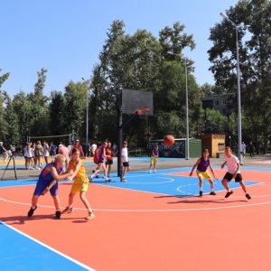 В Черногорском парке стартовали марафоны по волейболу и баскетболу