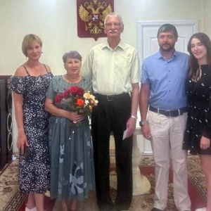 Супруги Романенко из Саяногорска отпраздновали сапфировый юбилей свадьбы