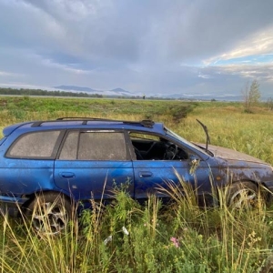 С трассы Абакан - Саяногорск слетела Toyota Caldina