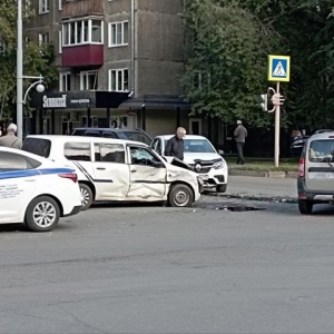 Тройное ДТП в Абакане затормозило движение транспорта 