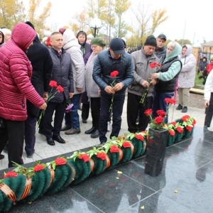 В Бейском районе открыли мемориал в честь погибших героев СВО