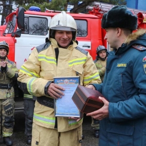 В Абакане помощника начальника караула окатили из пожарных стволов 