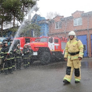 В Абакане помощника начальника караула окатили из пожарных стволов 