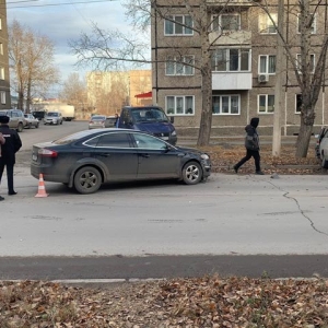 Неудачные обгон и поворот налево в Черногорске привели к серьезной аварии 