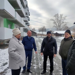 В Абазе финиширует строительство многострадального дома для переселенцев