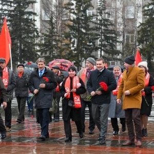 В Хакасии наградили отличившихся коммунистов и почтили память легендарного вождя