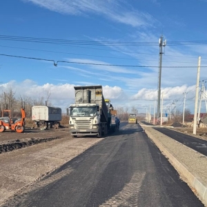 В Калинино началось асфальтирование объездной дороги Абакан - Черногорск 