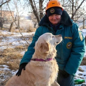 В Хакасии кинологи с собаками искали людей среди развалин