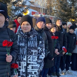 В Орджоникидзевском районе прошел митинг в честь Дня Героев Отечества