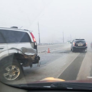 На въезде в Абакан разбросало по дороге три машины