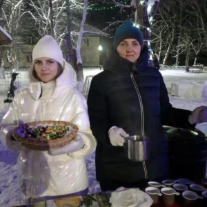 В Абазе гостей новогоднего праздника напоили чаем с баранками