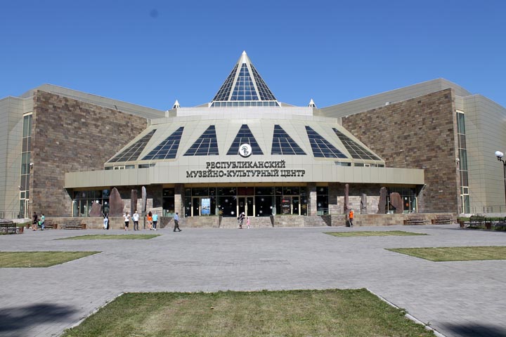 Спортсмен из Казахстана восхитился главным музеем Хакасии и сравнил культуры двух стран 