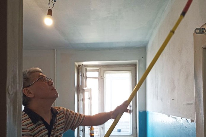 В Хакасии управляющие компании помогают ветеранам с ремонтом 