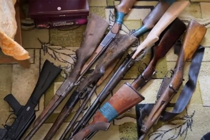 У двух жителей Хакасии нашли огромное количество оружия и боеприпасы 