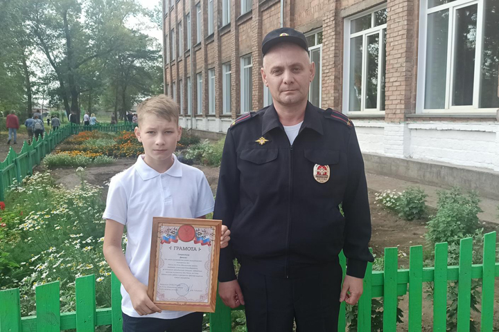 В Хакасии за помощь в раскрытии преступлений наградили школьника 