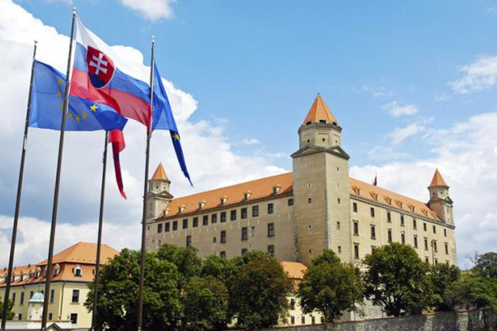 Словакия думает, кого поддерживать, русских или бандеровцев