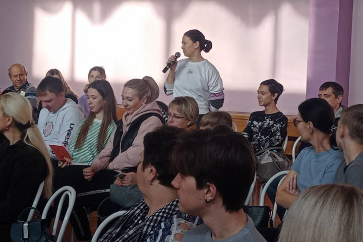 «Открытый микрофон» для родителей - в Черногорске прошел первый семейный форум