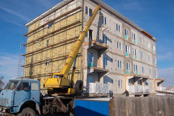 В Шира завершается строительство домов для переселенцев из аварийного жилья