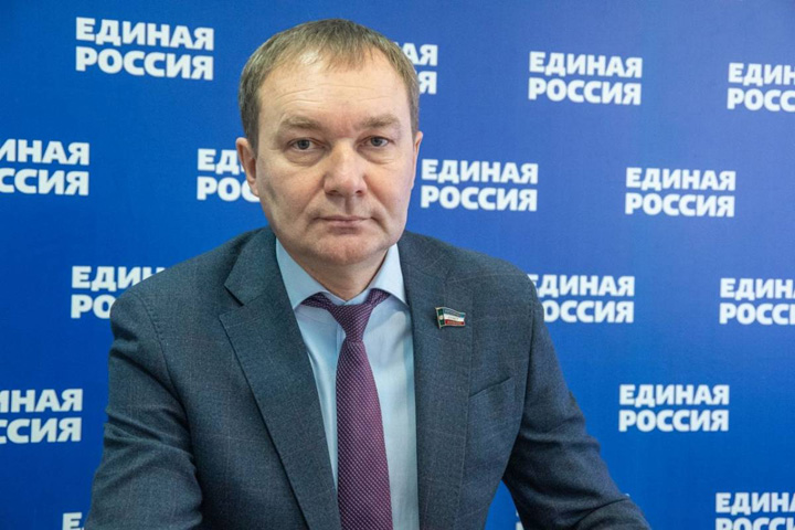 Денис Кабанов поздравил с днем основания партии «Единая Россия»