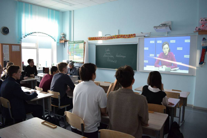 Депутаты Госдумы и представители рабочей группы провели открытый урок для школьников Абакана