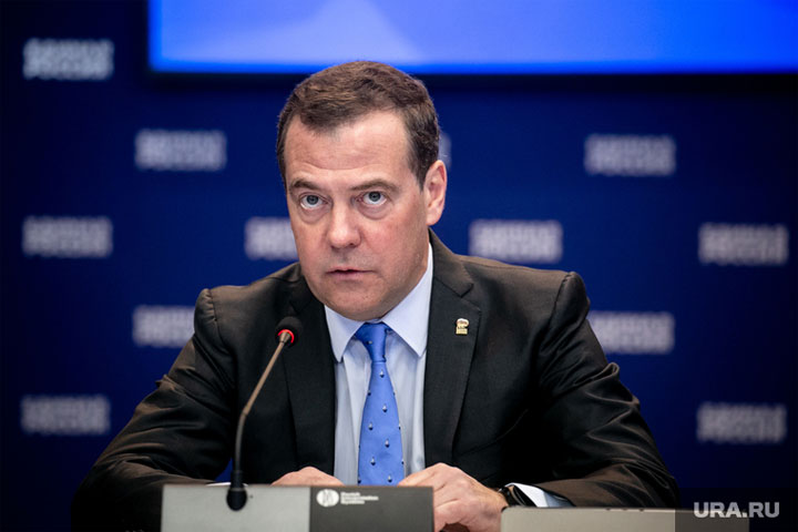 Медведев назвал «ошметками дерьма» уехавших россиян и призвал наказать их по военным законам