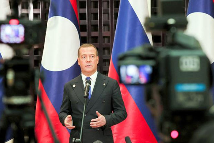 Медведев пригрозил «упреждающим» ядерным ударом. Но не пояснил — по кому будем бить?