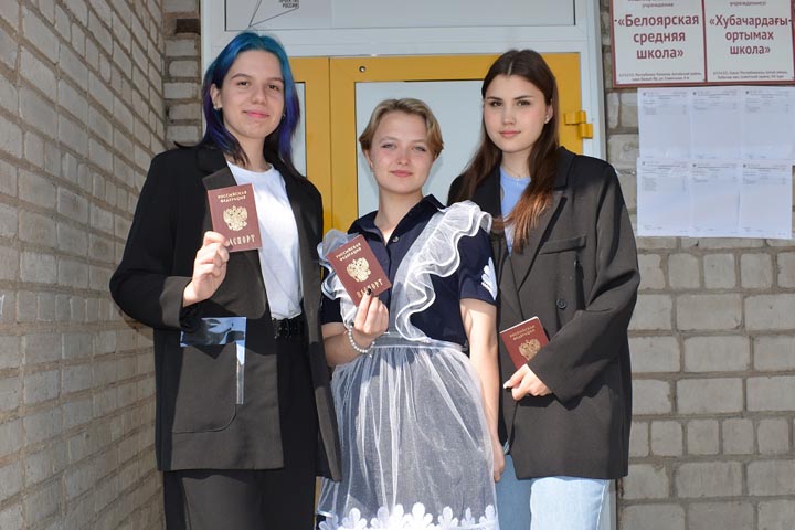 Выпускники Алтайского района продолжают сдавать ЕГЭ