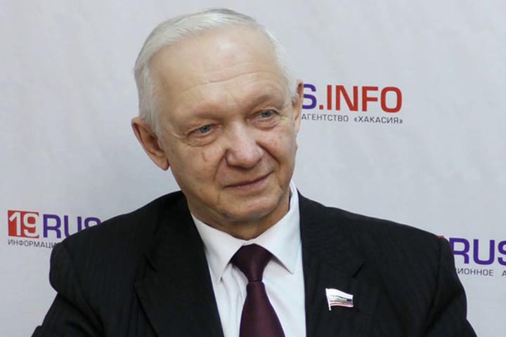 Сенатор Усатюк заявил о дискредитации главы Хакасии и обратился к силовикам 