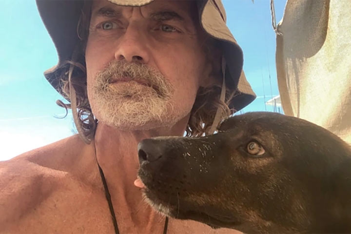 Моряка с собакой спасли после трех месяцев дрейфа в океане