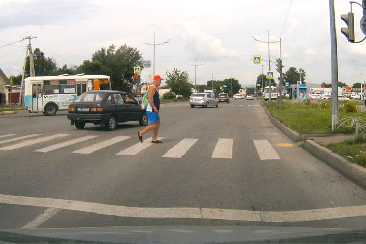«Доска АНТИпочета»: проезд на красный перекрестка Катанова - Ленина попал на камеру регистратора 