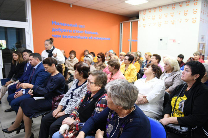 Глава Хакасии встретился с активистами фонда «Кристалл»